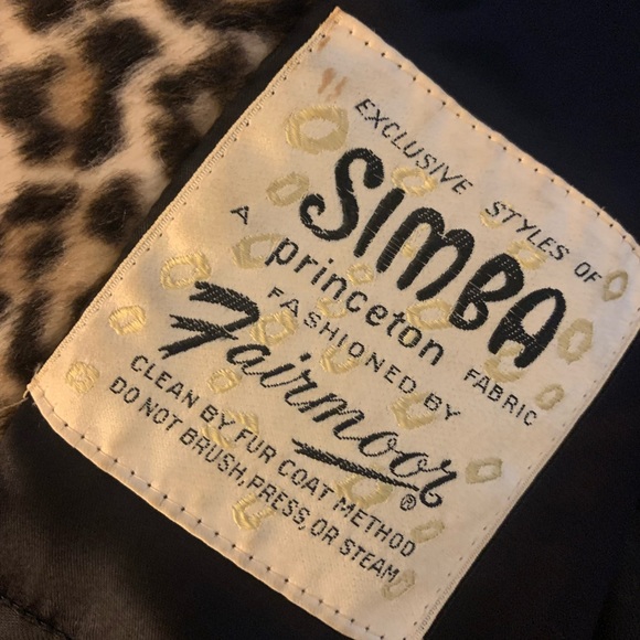 Leopard fur coat sits 3” below hip bone. Loose fit. Fits medium to large. - Picture 6 of 8